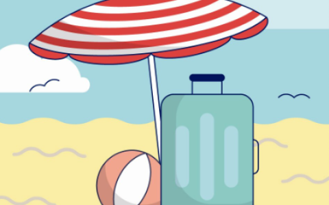 Koffer, Ball und Sonnenschirm im Sand